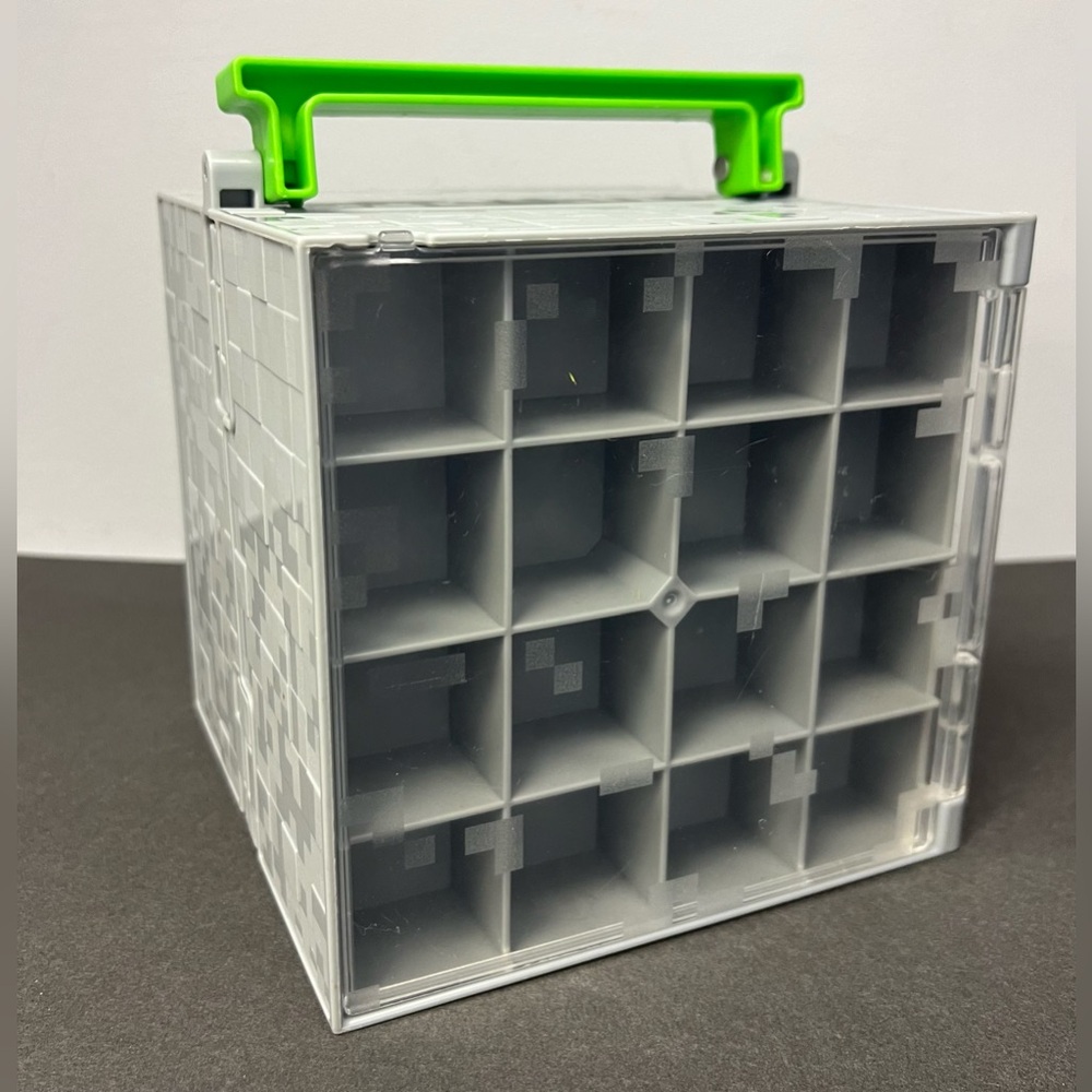 Mattel- Mineshaft Mini figure Storage,‎ Two sided w/middle opening. Pre-Owned